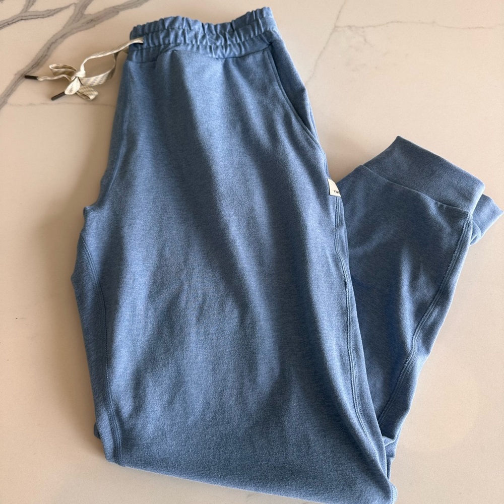 Vuori Women's Halo Essential Hoodie & Performance Jogger Pants XS - Picture 3 of 9